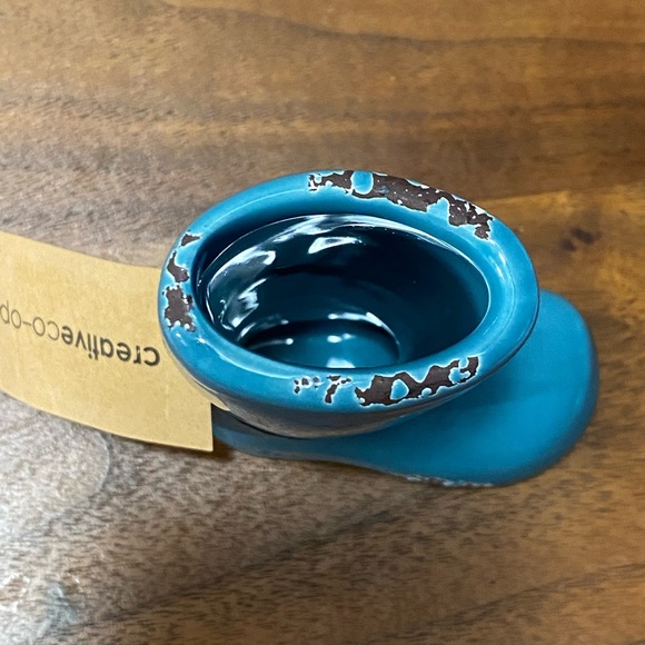 Creative co-op Ceramic Boot Vase - Picture 6 of 7